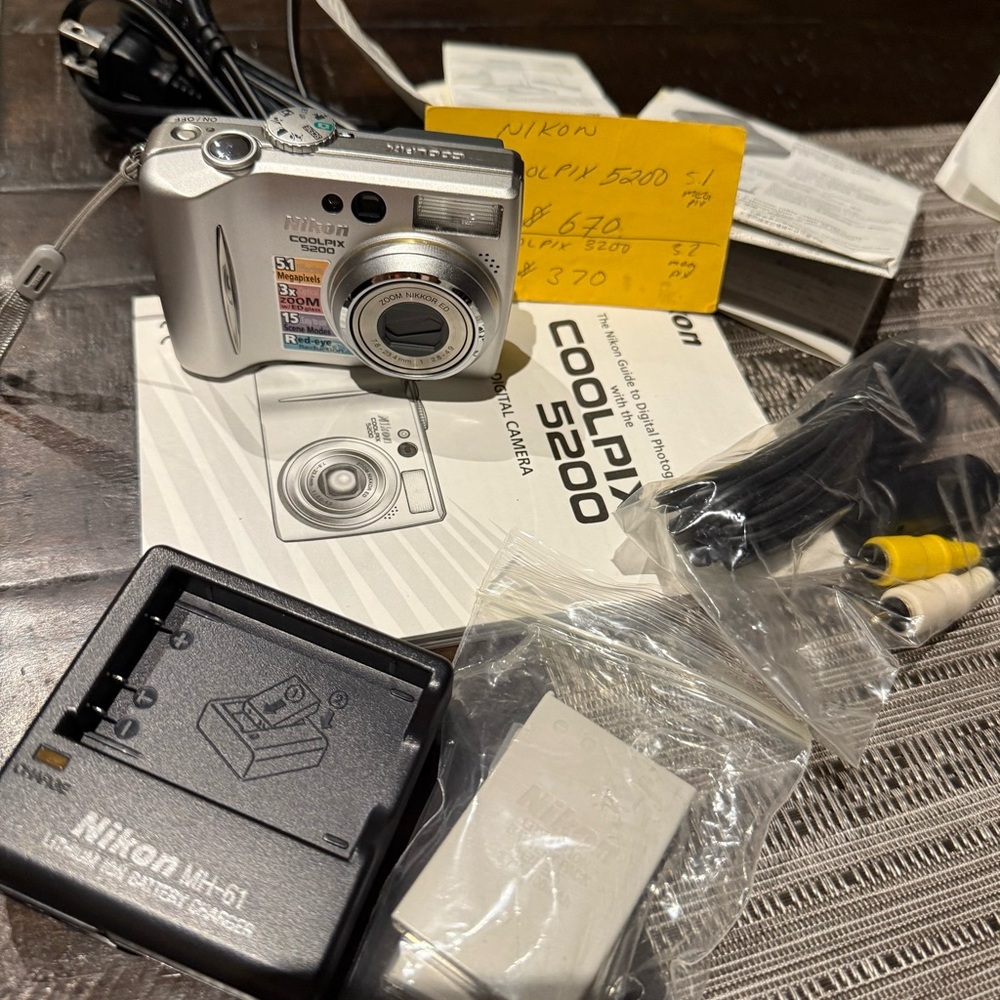 Nikon COOLPIX Digital - Camera